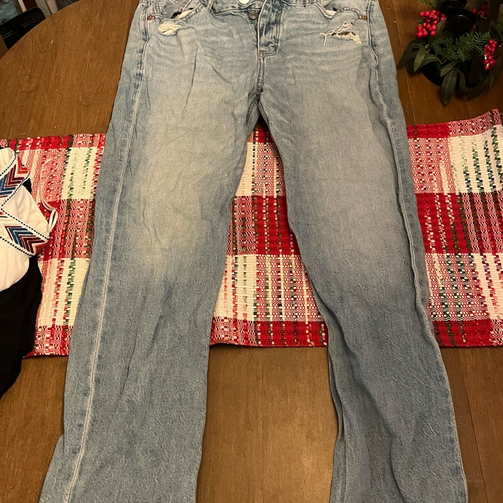 American Eagle Outfitter Straight Leg Jeans- SHIPPING PRICE NOT INCLUDED